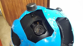 Alat ini memiliki 15 lensa yang masing-masing menunjuk ke arah berbeda agar dapat memproduksi tampilan panorama 360 derajat. Foto: Muhamad Imron Rosyadi/detikINET