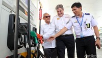 Peresmian SPBU itu dihadiri oleh Komisaris Utama PT Sigma Niaga Gas Kamaluddin Hasyim, Executive Vice President Retail Shell Istvan Kapitany, dan perwakilan otoritas Bandara Wilayah I Marthinus Hutasoit.
