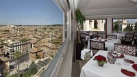 Di Roma, Italia ada The Hassier yang punya restoran Imago. Chef Francesco Apreda memanfaatkan pengalamannya bekerja di restoran Jepang untuk membuat sajian Italia nikmat. Foto: Hotel Hassier Roma