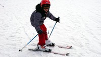 Kata para instruktur, semakin dini kita belajar main ski, ketika usianya bertambah maka akan semakin jago. Tapi tetap harus latihan terus. (Wahyu/detikTravel)