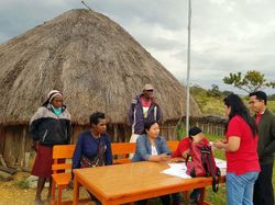 Jemput Bola Registrasi SIM Card Hingga Pelosok Desa