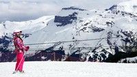 Anak-anak di Prancis sudah mulai belajar ski sejak usia dini. Oleh orangtuanya, mereka sudah diajak main ski mulai dari usia 2 tahun. (Wahyu/detikTravel)