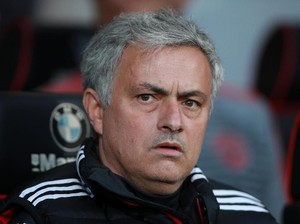 Mourinho Bela Pencapaiannya di MU