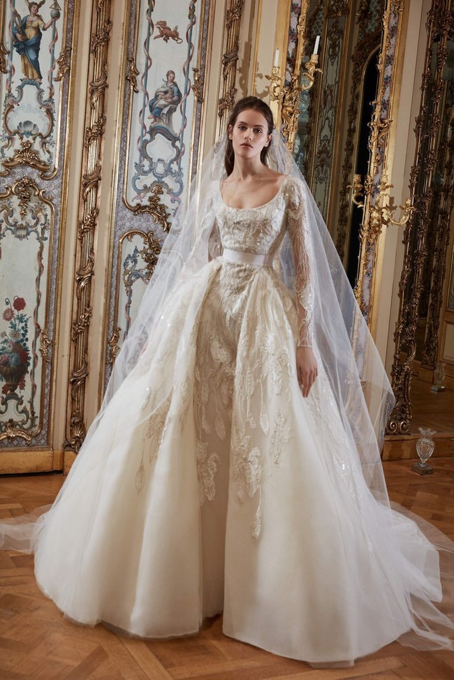 Gaun romantis Elie Saab dengan desain klasik yang tak lekang waktu. Foto: Dok. Elie Saab