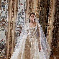 Gaun romantis Elie Saab dengan desain klasik yang tak lekang waktu. Foto: Dok. Elie Saab