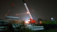 Menteri PUPR Basuki Hadimuljono menargetkan perbaikan Jembatan Cincin Lama yang runtuh, selesai sebelum mudik Lebaran 2018. Istimewa/Kementerian PUPR.