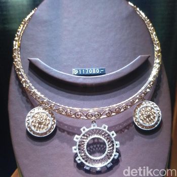 Perhiasan Nusantara Karya Samuel Wattimena.