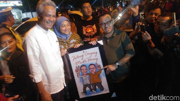 Jelang Debat, 2 Paslon Pilgub Jateng Ngobrol Akrab Angkringan
