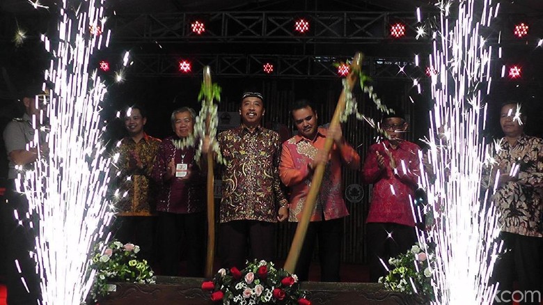 Tabuhan Lesung Tandai Pembukaan Festival Jamu dan Kuliner Jateng Tabuhan Lesung Tandai Pembukaan Festival Jamu dan Kuliner Jateng