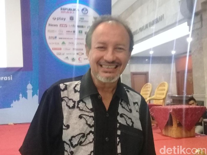 Aktor yang jadi terapis berhenti merokok.