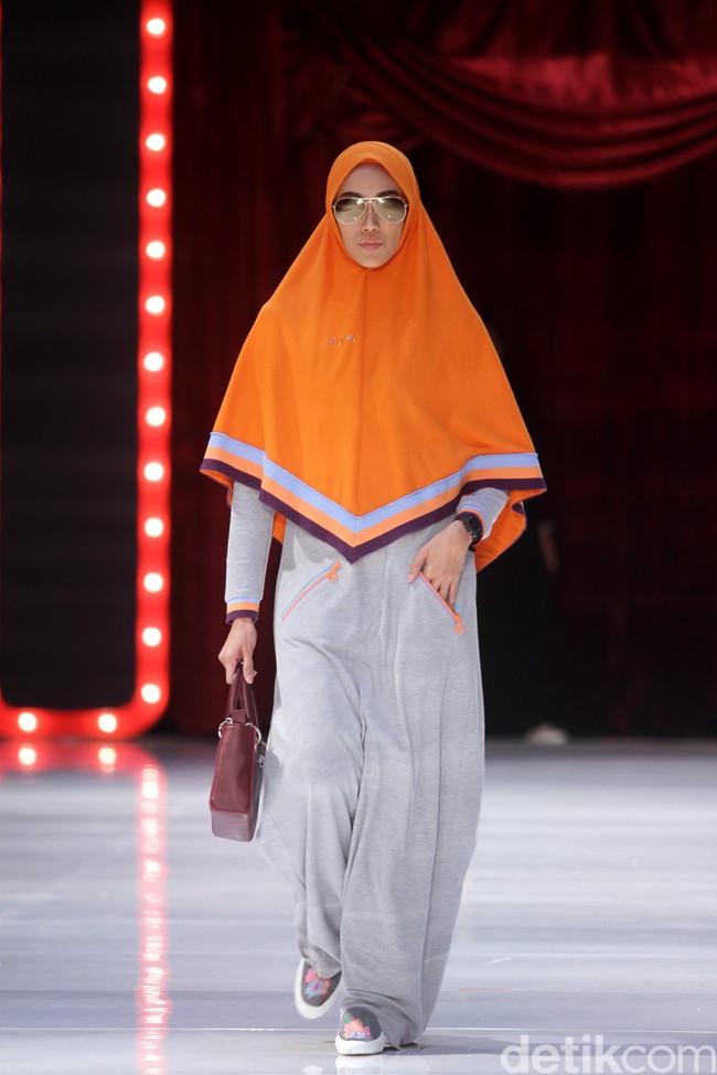 Fashion show koleksi terbaru busana muslim SI.Se.Sa yang bertema The Khadeeja di Fairmont Hotel, Jakarta, Rabu [18/4/2018]. Foto: Mohammad Abduh/Wolipop