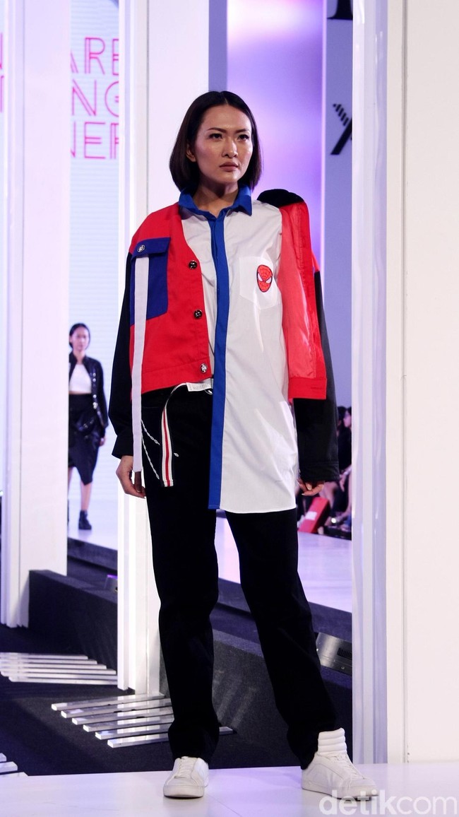 Fashion show koleksi busana ESMOD Jakarta yang terinspirasi karakter Marvel di Fashion Nation 2018, Senayan City, Jakarta, Selasa [17/4/2018]. [Foto: Mohammad Abduh/Wolipop]