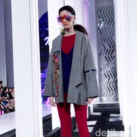 Desainer Mel Ahyar menghadirkan koleksi busananya dengan mengangkat tema Vignette di Fashion Nation 2018, Senayan City, Jakarta, Rabu [11/4/2018]. [Foto: Mohammad Abduh/Wolipop]