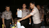 Polda Metro Jaya mengungkap 148 TKP home industri miras oplosan dengan tersangka 15 orang ditahan dan 165 dibina.