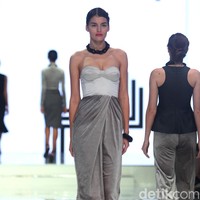 Fashion show Yosafat Dwi Kurniawan yang bertemakan Literalist diJakarta Fashion & Food Festival 2018, Kelapa Gading, Jakarta, Kamis [19/4/2018]. [Foto: Mohammad Abduh/Wolipop]