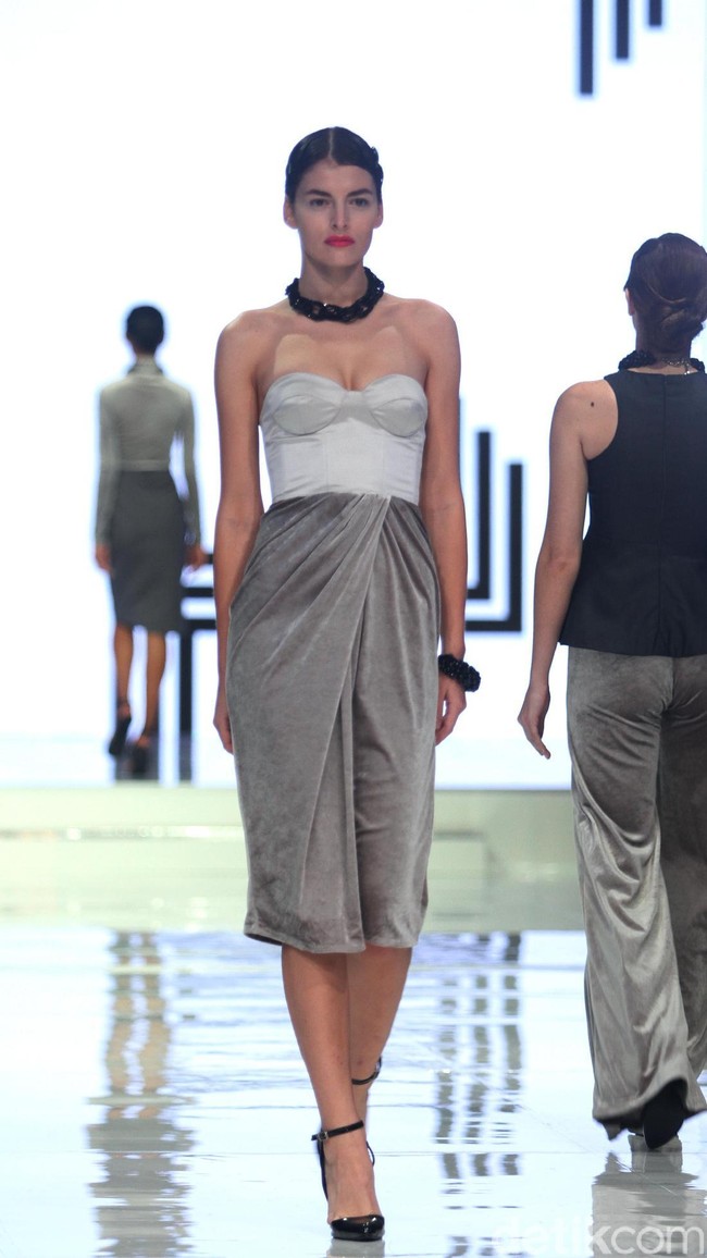 Fashion show Yosafat Dwi Kurniawan yang bertemakan Literalist diJakarta Fashion & Food Festival 2018, Kelapa Gading, Jakarta, Kamis [19/4/2018]. [Foto: Mohammad Abduh/Wolipop]