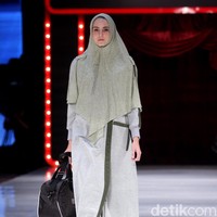 Fashion show koleksi terbaru busana muslim SI.Se.Sa yang bertema The Khadeeja di Fairmont Hotel, Jakarta, Rabu [18/4/2018]. Foto: Mohammad Abduh/Wolipop