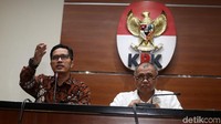 Dalam kasus ini KPK menetapkan tiga tersangka yaitu Hery Nurhayat selaku Kepala Dinas Pengelolaan Keuangan dan Aset Daerah (DPKAD) Kota Bandung, Tomtom Dabbul Qomar serta Kadar Slamet selaku anggota DPRD Bandung periode 2009-2014.