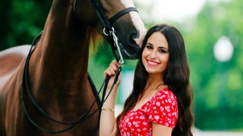 Saat ini, usia Juliette baru 20 tahun. Meski ayahnya memiliki harta USD 24,8 miliar, ia tampaknya biasa-biasa saja tak memamerkan kemewahan. Foto: Instagram  