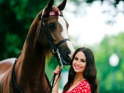 Ayahnya Berduit Triliunan, Begini Tingkah Anak Gadisnya