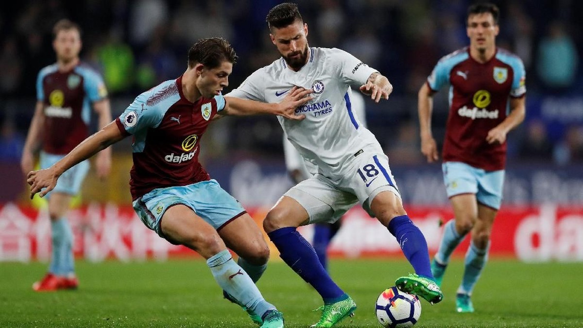 Aksi striker Chelsea Olivier Giroud pada laga melawan Burnley (Foto: Andrew Boyers/Action Images via Reuters)