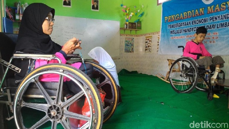Titik Isnani, Difabel di Boyolali Berjuang Demi Raih Pendidikan Titik Isnani, Difabel di Boyolali Berjuang Demi Raih Pendidikan