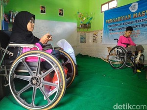 Titik Isnani, Difabel di Boyolali Berjuang Demi Raih Pendidikan
