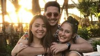 Senyum bahagia Pevita, Keenan Pearce dan Ghyan. Pevita kapan nyusul yah? (Dok. Instagram/pevpearce)