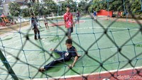 Salah satunya lapangan bola.