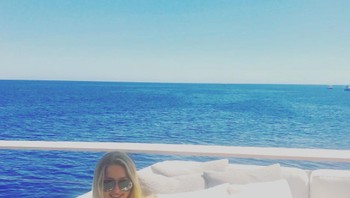 Atau saat sedang liburan. Ini saat dia di Italia bersama keluarga. Foto: istimewa  