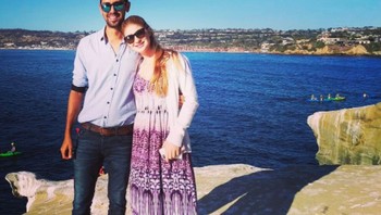 Ia saat ini tengah berpacaran dengan pria keturunan Arab, Nayel Nassar. Foto: Instagram  