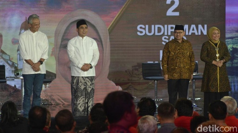 Saat Ganjar Ditanya Sudirman Said Soal e-KTP Saat Ganjar Ditanya Sudirman Said Soal e-KTP