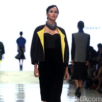 Fashion show Yosafat Dwi Kurniawan yang bertemakan Literalist diJakarta Fashion & Food Festival 2018, Kelapa Gading, Jakarta, Kamis [19/4/2018]. [Foto: Mohammad Abduh/Wolipop]