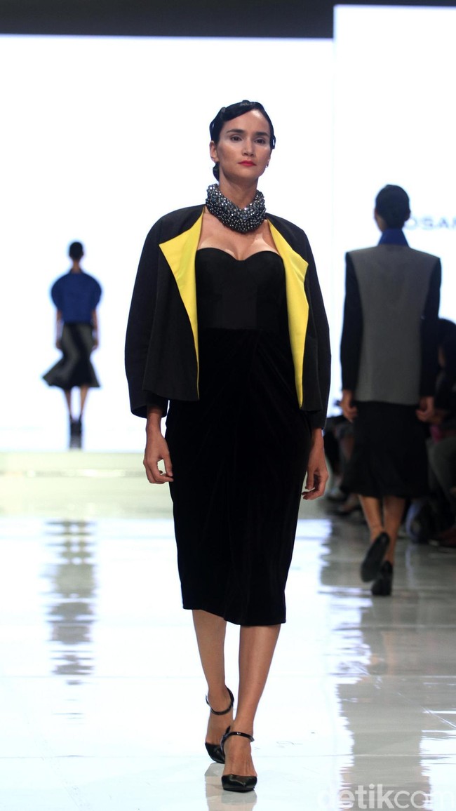 Fashion show Yosafat Dwi Kurniawan yang bertemakan Literalist diJakarta Fashion & Food Festival 2018, Kelapa Gading, Jakarta, Kamis [19/4/2018]. [Foto: Mohammad Abduh/Wolipop]