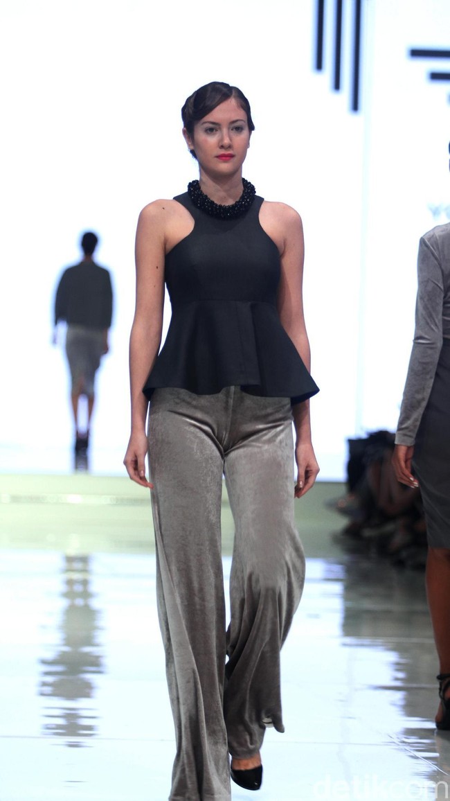 Fashion show Yosafat Dwi Kurniawan yang bertemakan Literalist diJakarta Fashion & Food Festival 2018, Kelapa Gading, Jakarta, Kamis [19/4/2018]. [Foto: Mohammad Abduh/Wolipop]