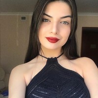 Wanita ini layak ditikam sampai mati karena dia mempermalukan rakyatnya. Membunuhnya akan dipandang sebagai pahlawan dan akan dihormati, tambah kritik netizen lainnya yang marah dan membenci Diana usai dirinya memakai baju renang di kontes Miss Rusia. Foto: Instagram @_missaltman__