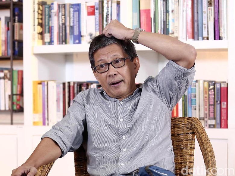 Rocky Gerung: Kedunguan Petahana, Oposisi Dianggap Dukung Prabowo Rocky Gerung: Kedunguan Petahana, Oposisi Dianggap Dukung Prabowo