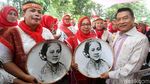 Ratusan Bidan Desa Berbusana Kartini Temui Moeldoko