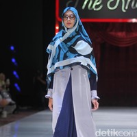 Fashion show koleksi terbaru busana muslim SI.Se.Sa yang bertema The Khadeeja di Fairmont Hotel, Jakarta, Rabu [18/4/2018]. Foto: Mohammad Abduh/Wolipop