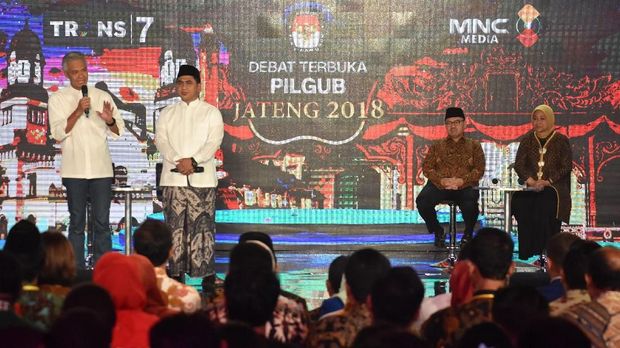 Dua pasang kompetitor di Pilkada Jateng 2018, Ganjar Pranowo-Taj Yasin (kiri) dan Sudirman Said-Ida Fauzia (kanan).