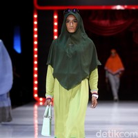 Fashion show koleksi terbaru busana muslim SI.Se.Sa yang bertema The Khadeeja di Fairmont Hotel, Jakarta, Rabu [18/4/2018]. Foto: Mohammad Abduh/Wolipop