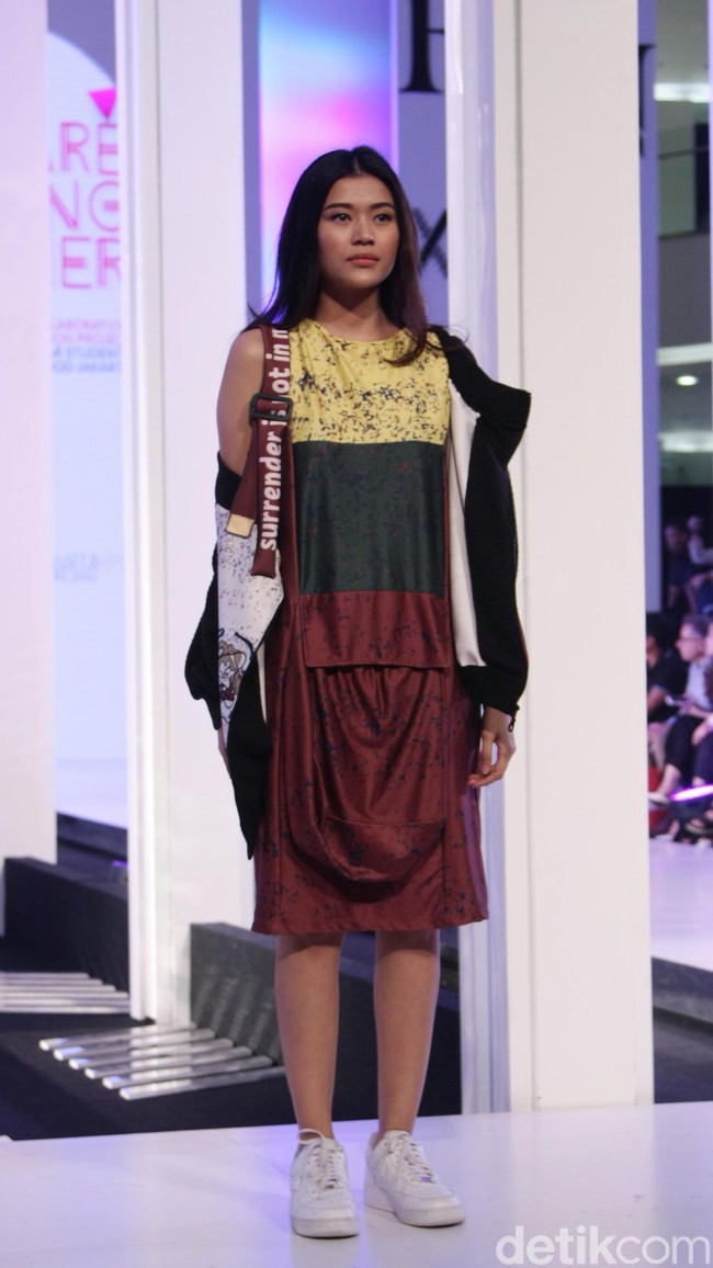 Fashion show koleksi busana ESMOD Jakarta yang terinspirasi karakter Marvel di Fashion Nation 2018, Senayan City, Jakarta, Selasa [17/4/2018]. [Foto: Mohammad Abduh/Wolipop]