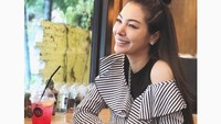 Happy weekend, tulis akun @faye_malisorn. Walau lebih dikenal sebagai Faye Malisorn, sebenarnya namanya adalah Supaporn Malisorn.  Foto: Instagram @faye_malisorn