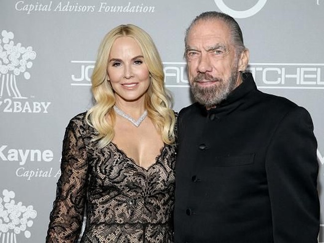 Eloise Broady. Mantan model yang pernah berpose untuk majalah Playboy ini menikah dengan pengusaha John Paul Dejoria. Salah satu produk dari perusahaan John adalah brand perawatan rambut terkenal Paul Mitchell. Eloise sendiri adalah teman sejak kecil. Keduanya menikah ada 1988 dan telah memiliki empat orang anak. Foto: Getty Images