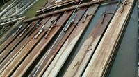 Kayu gelondongan yang ditemukan dan sudah diikat rakit itu terdiri dari berbagai jenis. Mulai dari kayu meranti, racuk dan kayu campuran yang diperkirakan hampir mencapai Rp 450 juta.