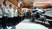 Bagi Otolovers yang tertarik untuk memiliki moge layaknya paspampres tak perlu kebingungan untuk melakukan servisnya. Karena Honda telah menyiapkan 11 diler Big Wingnya untuk melayani para konsumen Gold Wing.