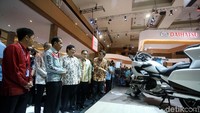 Honda Goldwing memiliki karakter yang lebih sporti yang ditunjukkan melalui bentuk body yang lebih tajam dan meningkatkan efisiensi aerodinamika secara signifikan. Didukung mesin yang lebih bertenaga dan berukuran lebih kompak serta posisi pengendara yang sedikit lebih maju ke depan model ini memberikan peningkatan kenyamanan dan ergonomis yang lebih baik dibandingkan model sebelumnya.