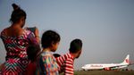 Foto: Malindo Air yang Tergelincir di Nepal Jadi Tontonan Warga