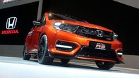 Selain Small RS Concept, Honda juga menampilkan mobil sport NSX GT3 yang merupakan generasi terbaru dari supercar Honda. Mobil itu didesain khusus untuk lintasan balap dengan memadukan performa dan desain sporty dengan mesjn 3.5 L twin-turbo DOHC V6.
