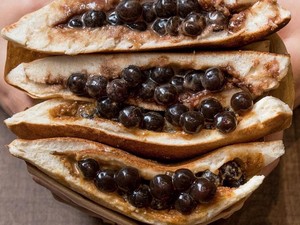 Yang Lagi Ngetren di Singapura, Roti Panggang Isi Boba!